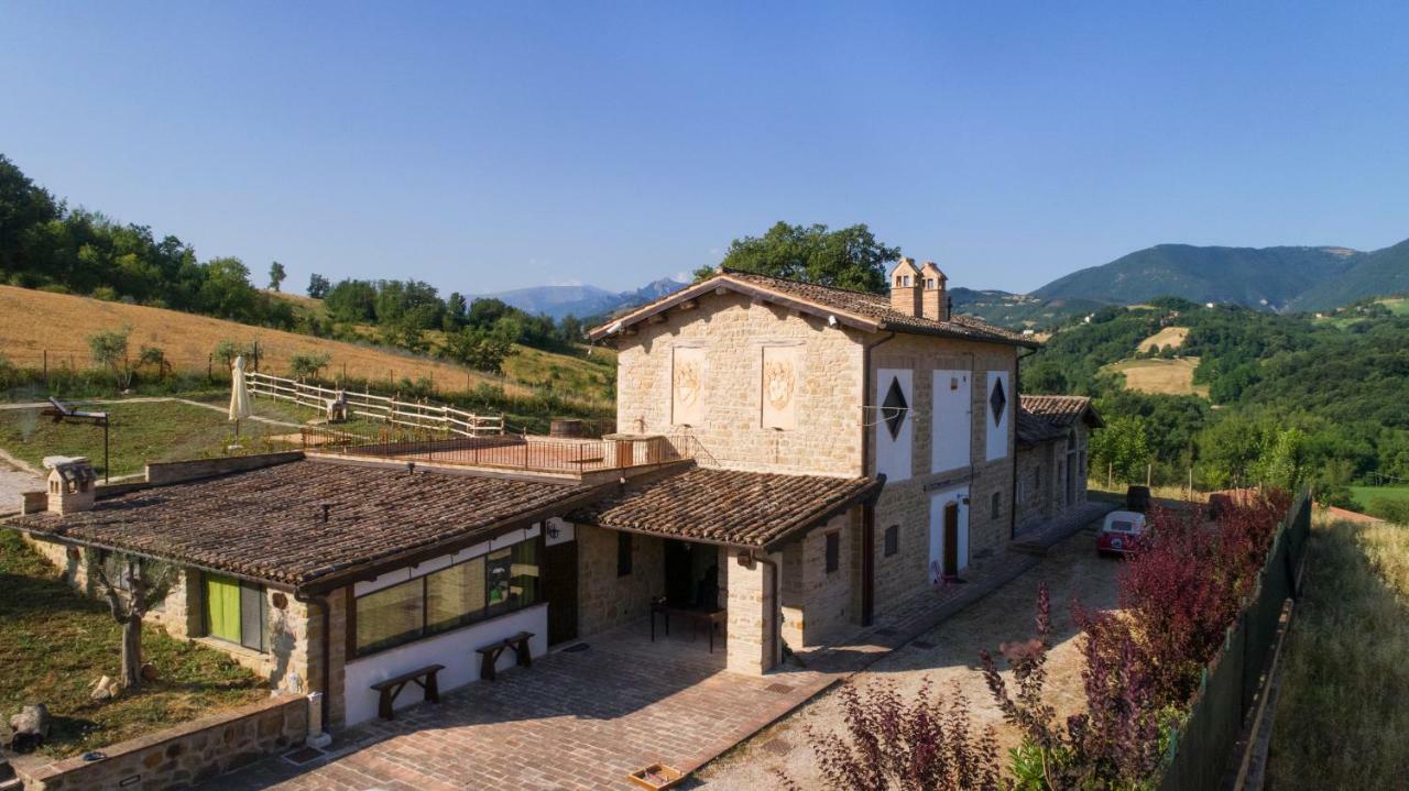 Gasthaus Azzurro Di Vallepietra Camporotondo di Fiastrone Exterior foto